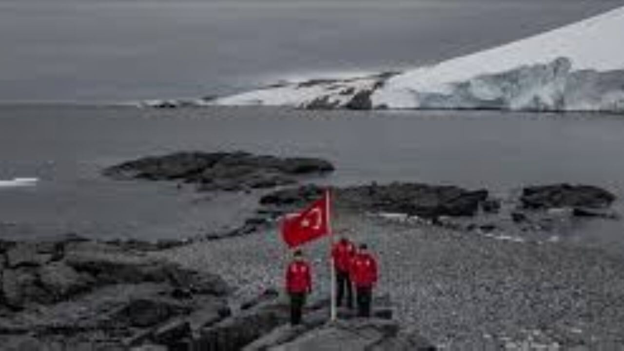 Türk Haritacılar Antarktika'da Piri Reis'in izinde