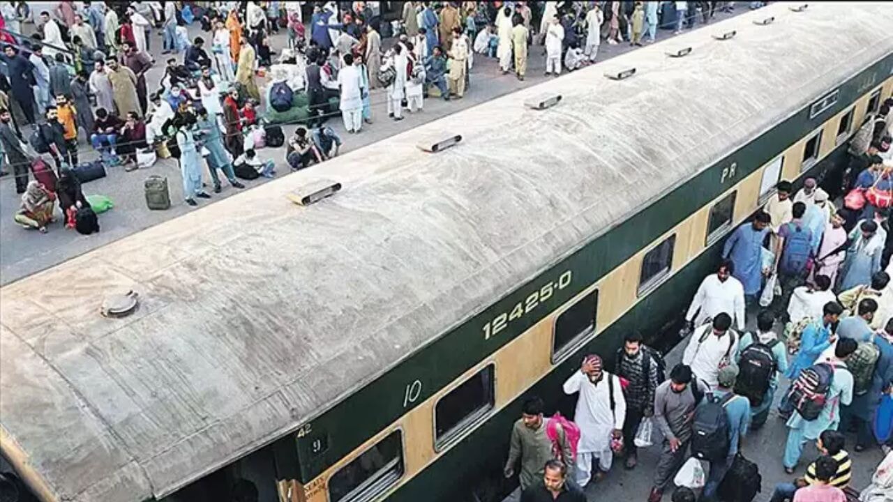 500 kişilik yolcu treni saldırıya uğradı! Ölü ve yaralı sayısı artıyor