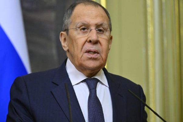 Lavrov: NATO birliklerinin herhangi bir bayrak altında Ukrayna'da konuşlandırılması tehdittir