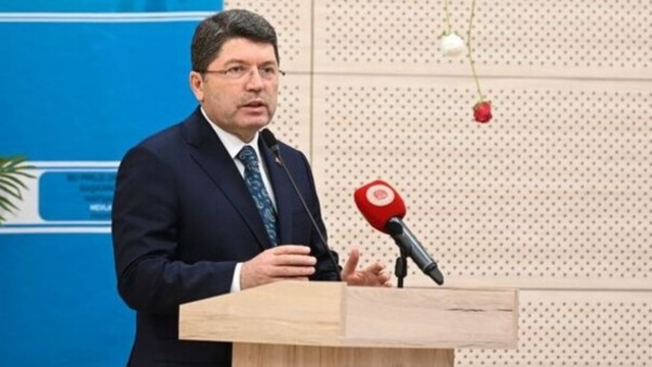 Adalet Bakanı Yılmaz Tunç, gazetecilerin 'af çıkacak mı?' sorusuna kesin bir dille yanıt verdi.