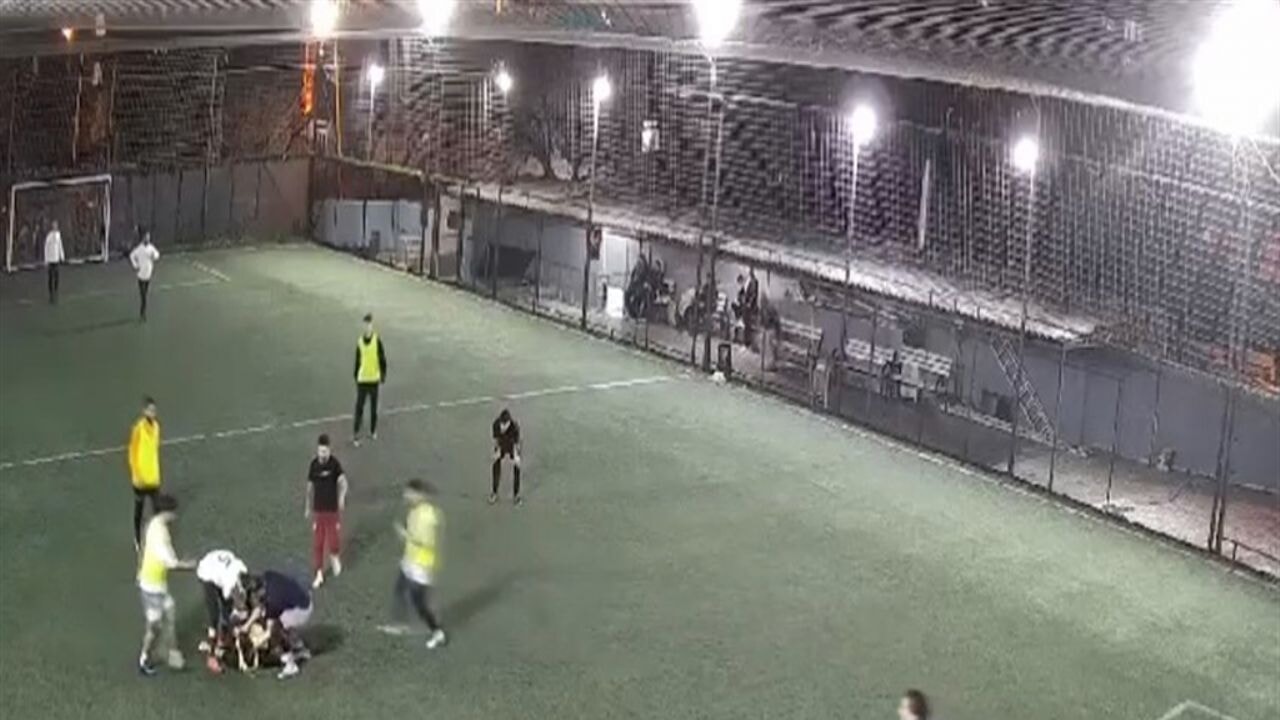 Halı saha maçı sırasında fenalaşan 2 genç öldü