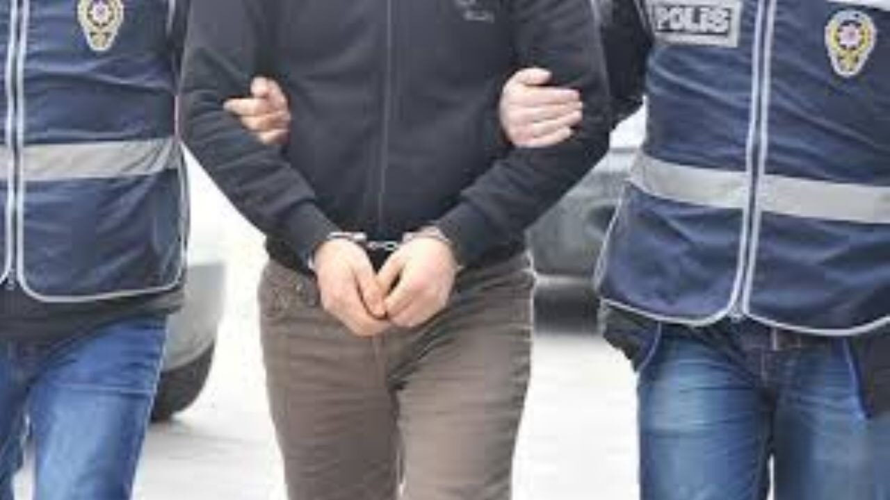 Bakan Yerlikaya, 308 suç kaydı olan ve 2 yıldır aranan kişinin yakalandığını bildirdi