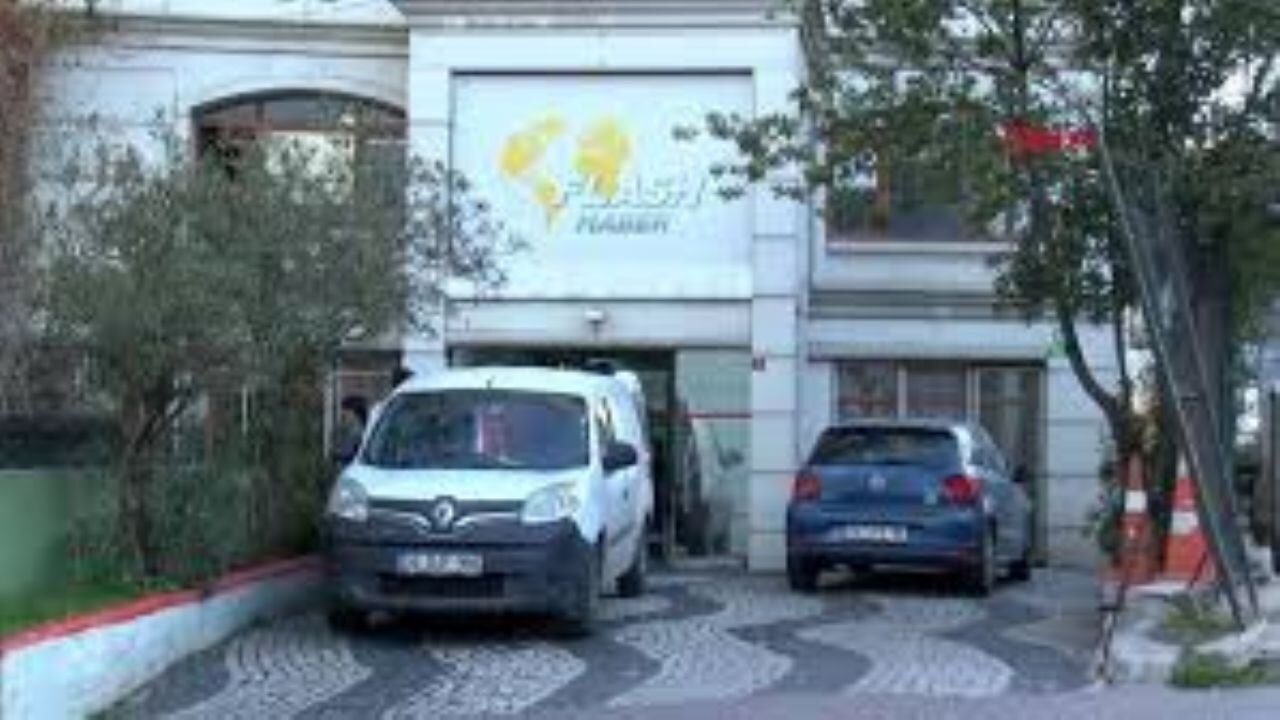 Aralarında Pozitifbank, Payfix ve Flash Haber TV'nin de bulunduğu 23 şirkete el konuldu