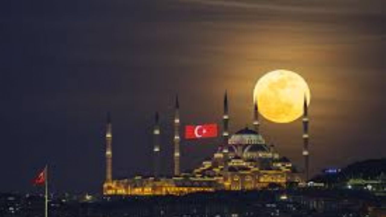 Dolunayın doğuşu timelapse tekniğiyle görüntülendi