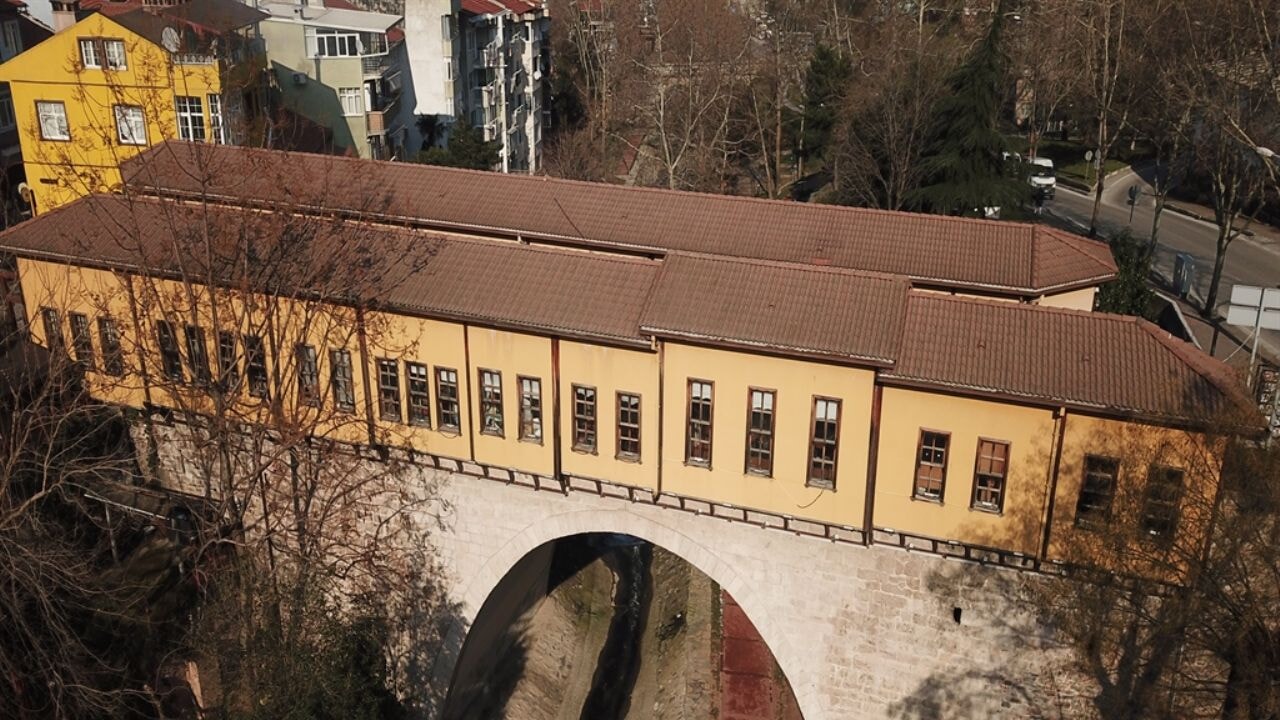 İpek yolu üzerinde, dünyanın ilk çarşılı köprüsü Irgandı
