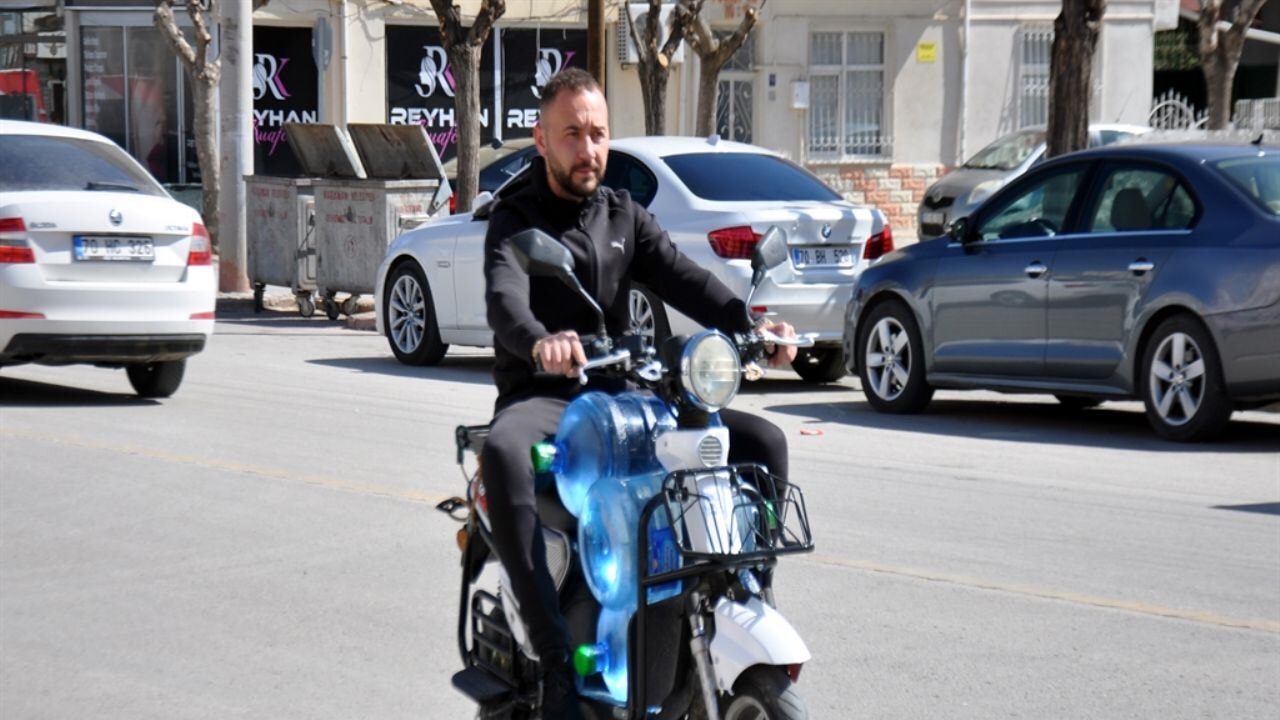 Suda petrol çıkmıştı; siparişlere yetişemiyor!