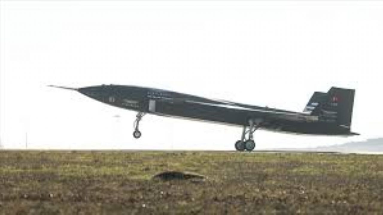 Bayraktar KIZILELMA'nın uçuş testleri başarıyla sürüyor