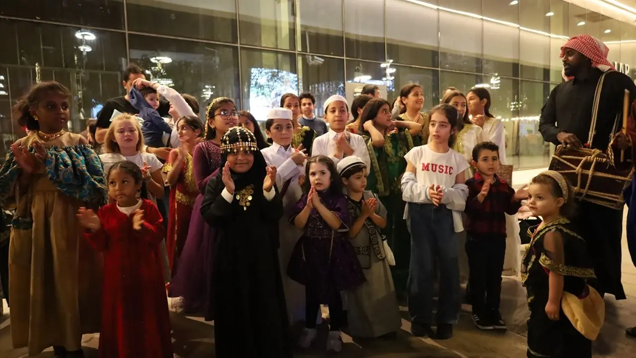 Katar'da çocukları oruç tutmaya teşvik eden geleneksel ramazan eğlencesi 'Karankau' kutlanıyor