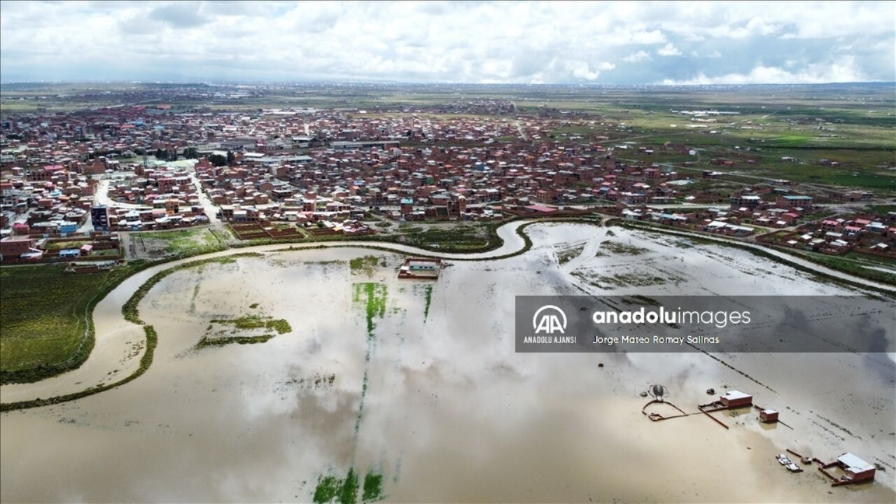 Bolivya'nın Viacha kentinde sel felaketi