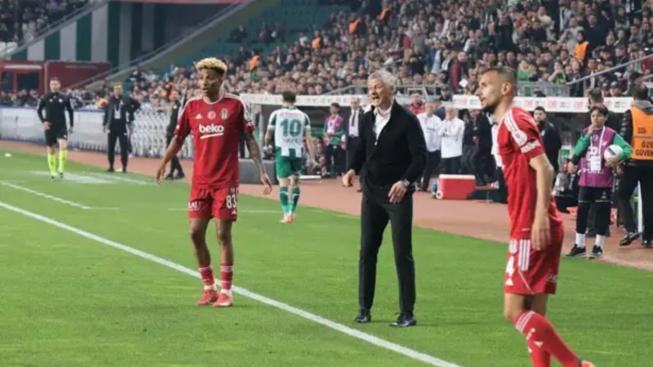 Taraftar isyanda, yönetim arayışta: Beşiktaş'ta kriz derinleşiyor