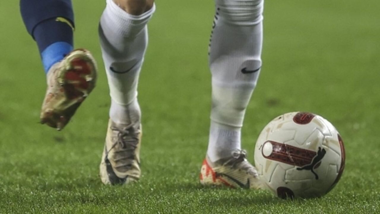 Dünyaca ünü futbolcu mesleği bıraktı