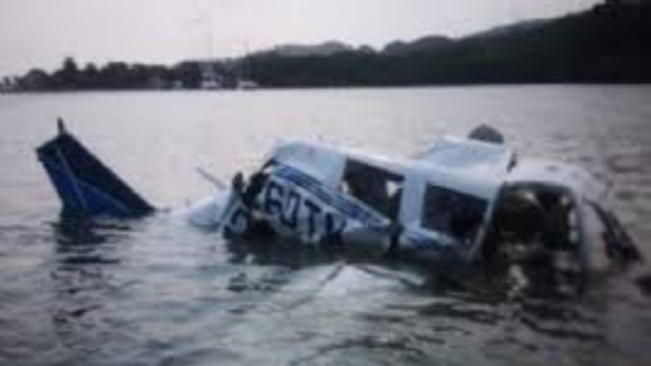 Yolcu uçağı denize çakıldı