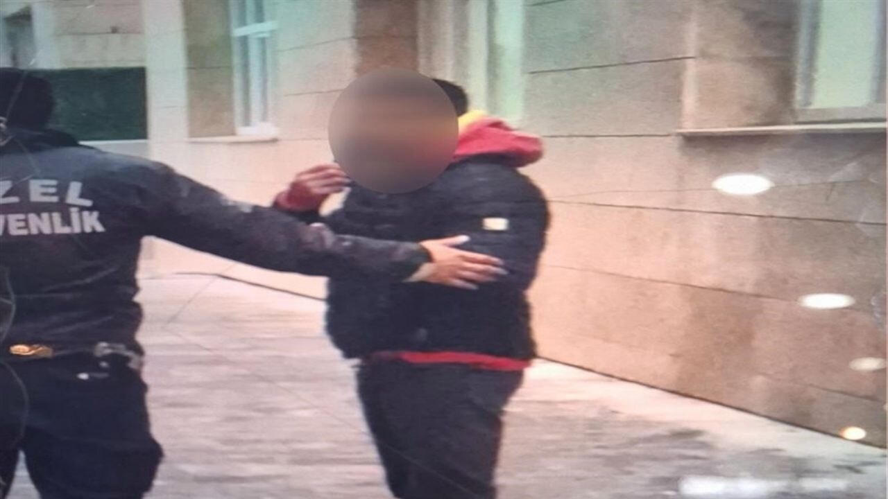 'Mutfak görevlisiyim' diyerek kız yurduna girdi, takip ettiği öğrenciye arkadaşlık teklif etti