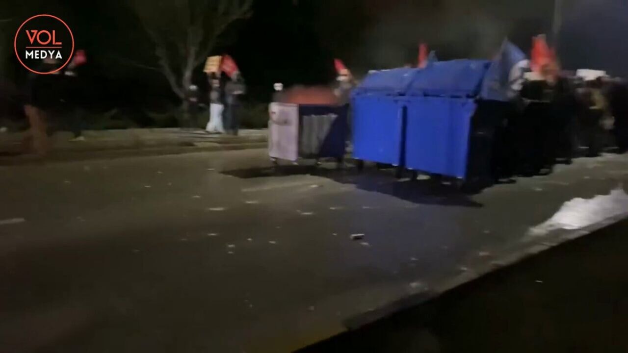 ODTÜ'de Radikal Grubun eylemine polis müdahalesi