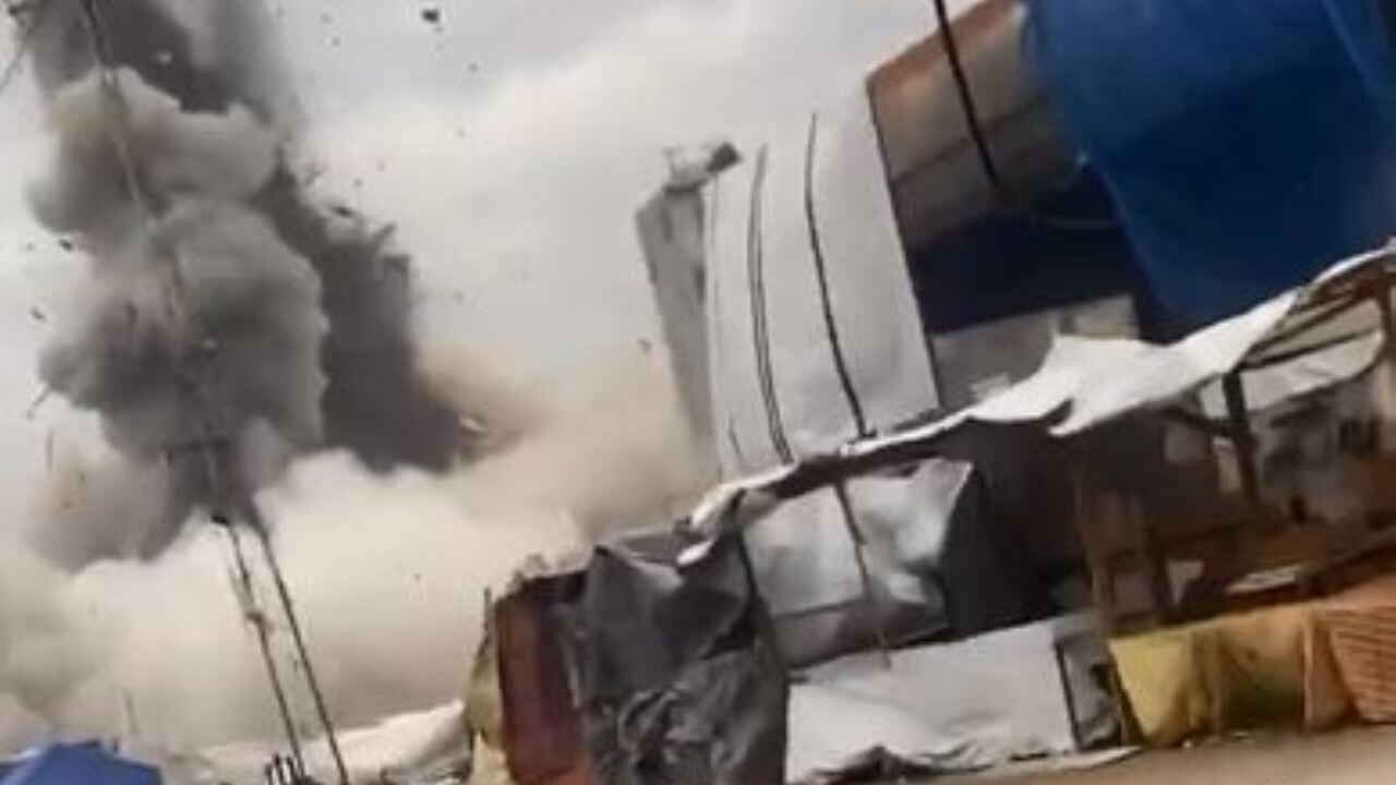 Gazze'de Ramazan'a bombalar yağdı