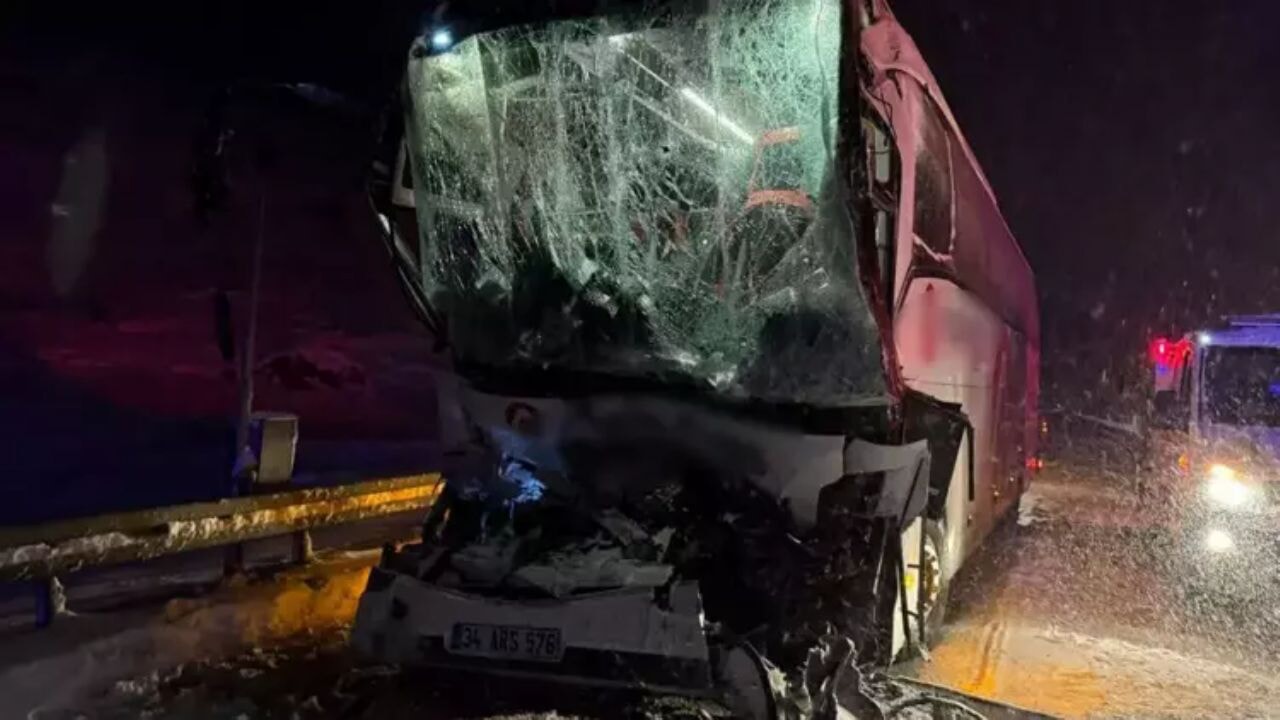 Antalya'da yolcu otobüsü kazası