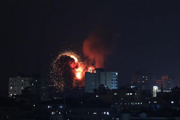 Soykırımcı İsrail ordusu, Gazze'de hastaneyi hedef aldı