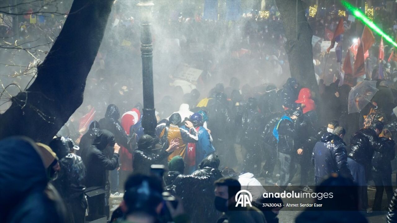 Ankara'da izinsiz gösterilerde 5 polis yaralandı, çok sayıda kişi gözaltına alındı