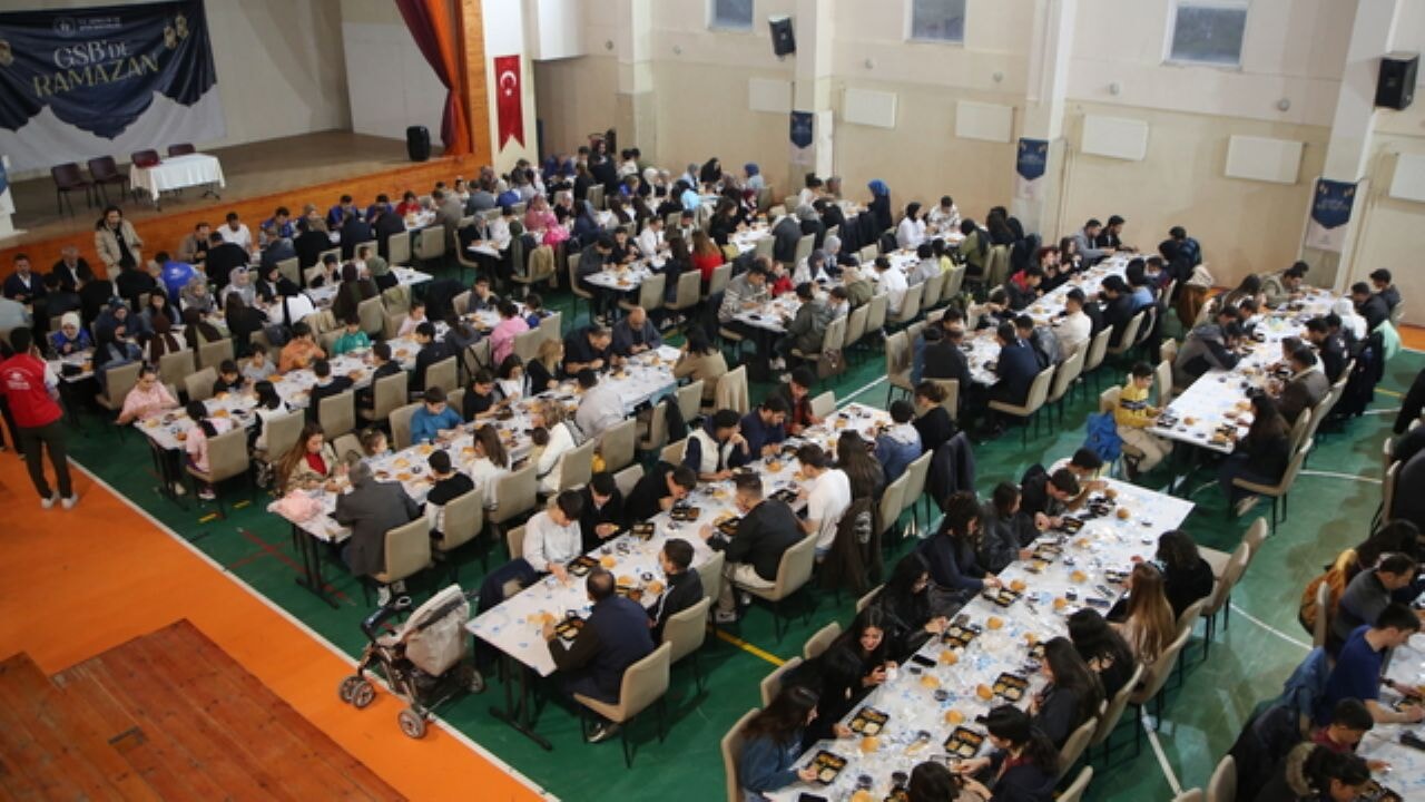 Hatay'da gençler için iftar programı düzenlendi