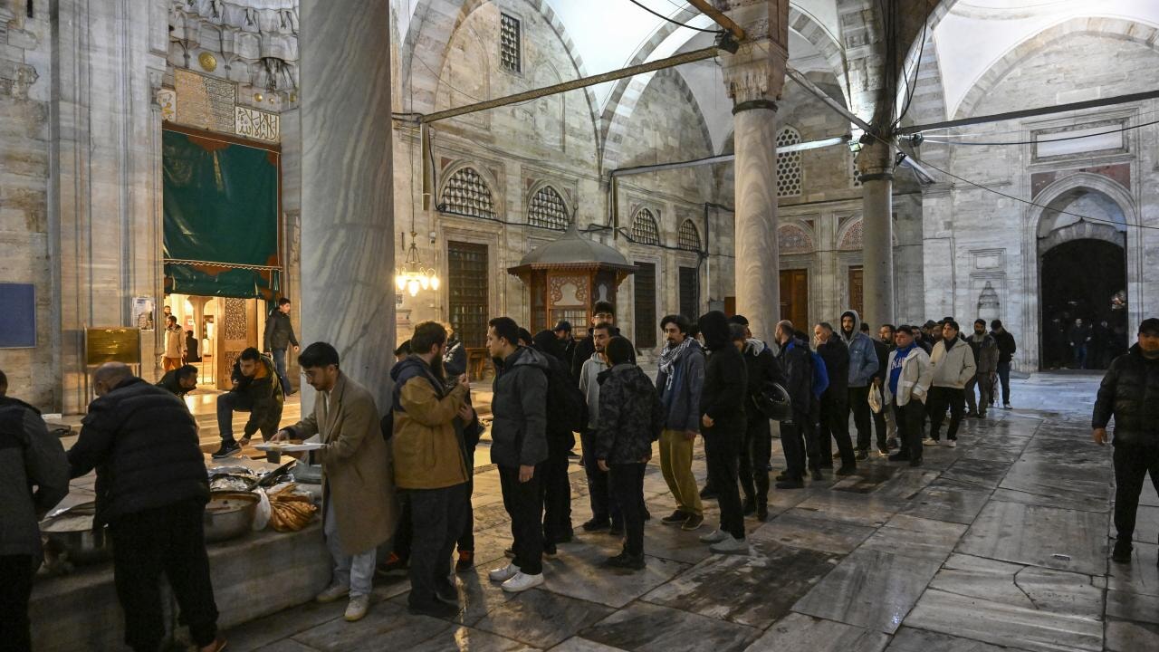 Şehzadebaşı Camii'nin tahribatına karşı nöbet
