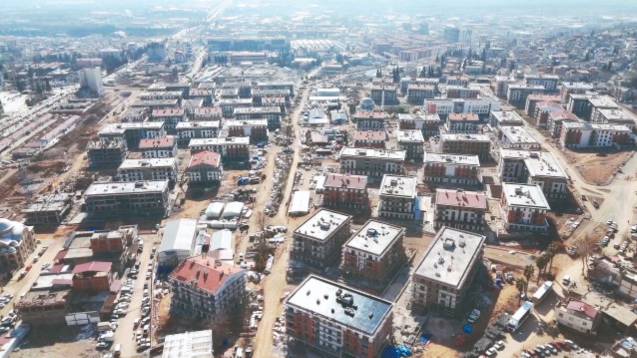 Kahramanmaraş'ta hummalı çalışma! 74 bin konut yolda