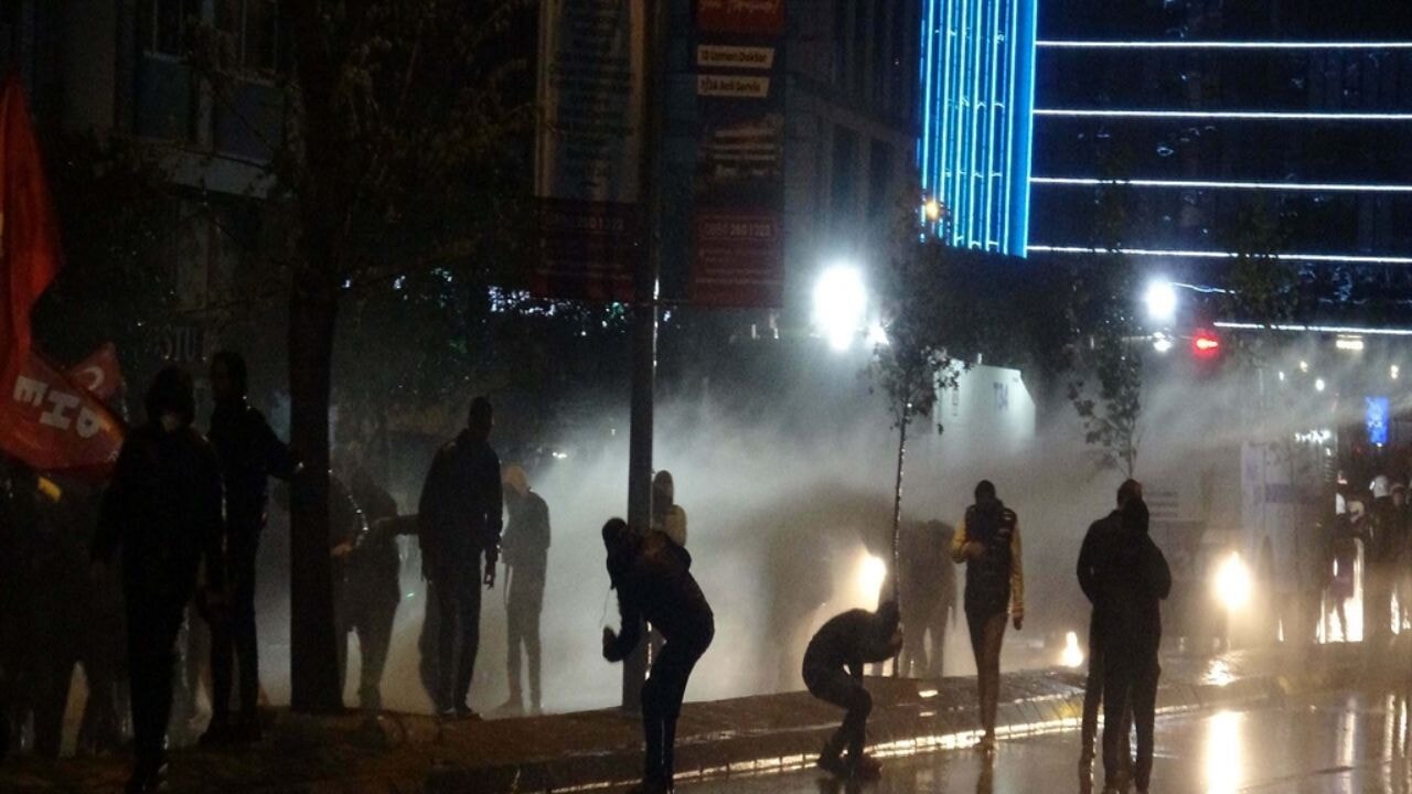 İzmir'de 'İmamoğlu' eylemlerinde 10 tutuklama