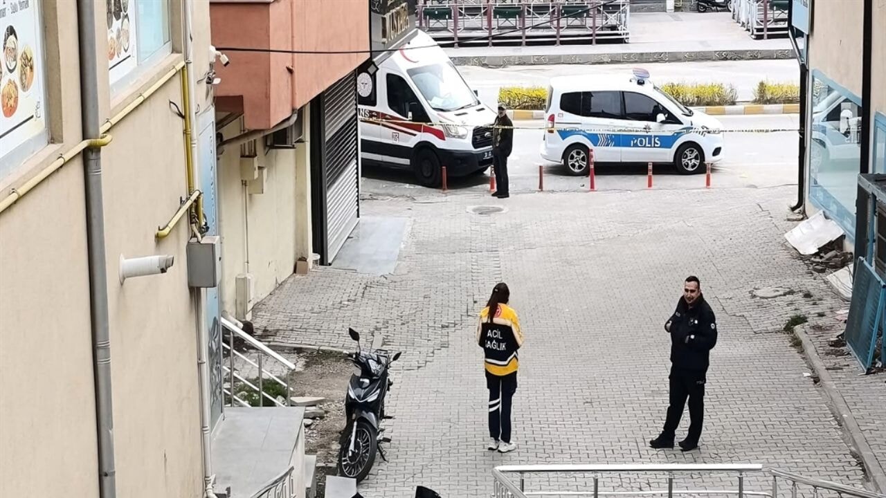 4'üncü kattan düşen bankacı öldü