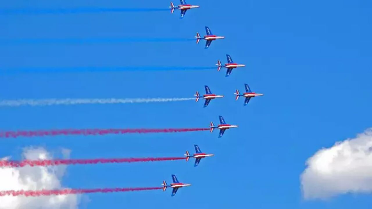 Gösteri uçuşunda korku dolu anlar: İki Jet havada çarpıştı