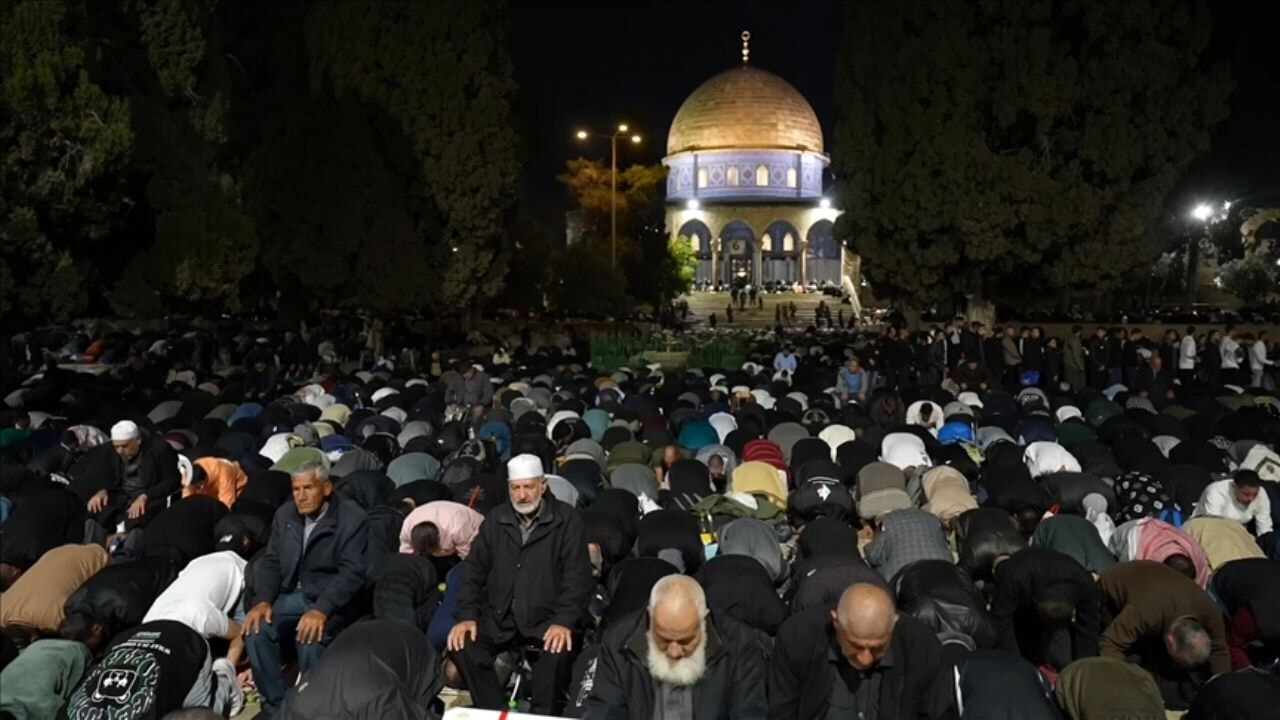 Kadir Gecesi'nde 180 bin Müslüman Mescid-i Aksa'da