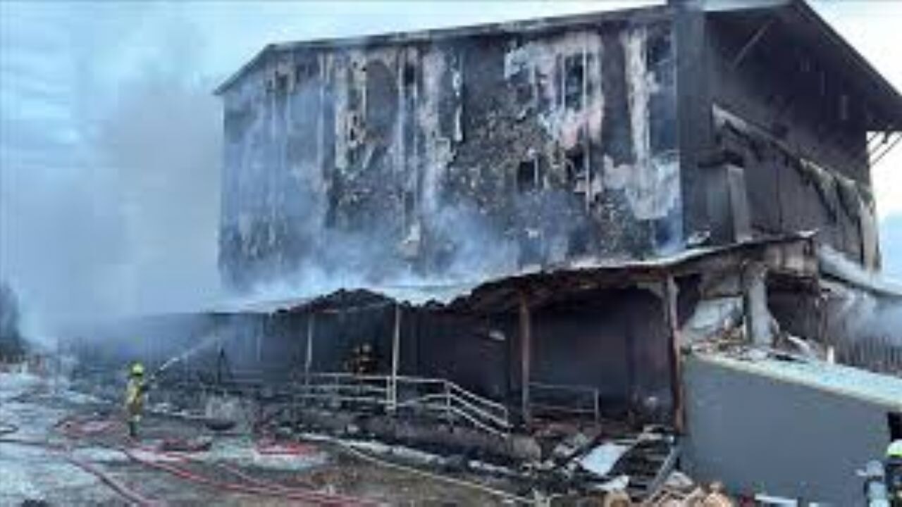 Uludağ'da işletme belgesi olmadığı için kapatılan otelde çıkan yangın kontrol altına alındı