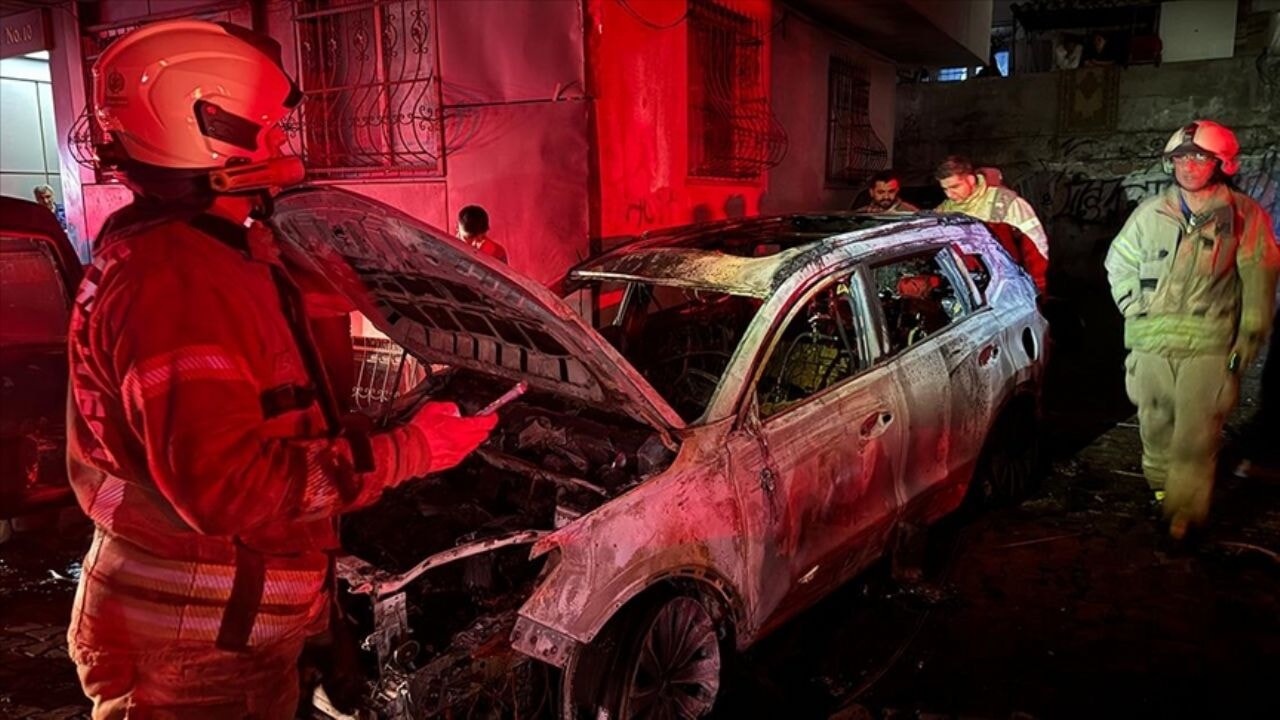 Bahçelievler'de 6 araç birden yandı