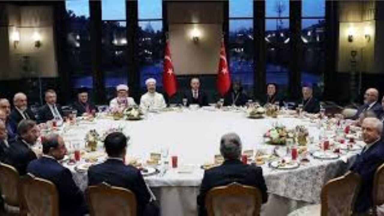 Cumhurbaşkanı Erdoğan, Cumhurbaşkanlığı Külliyesi'nde dini azınlık cemaatlerinin temsilcileriyle iftarda bir araya geldi.