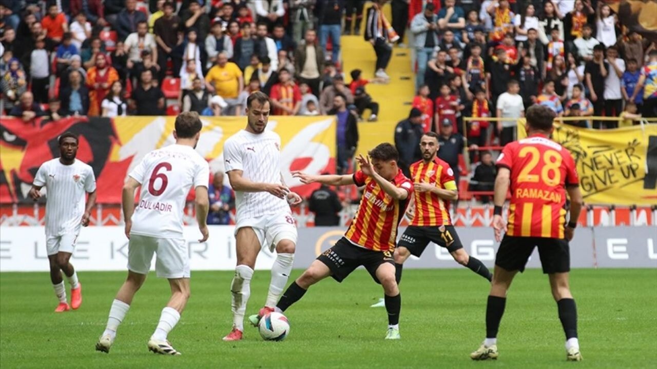 Kayserispor, Atakaş Hatayspor'u 5-0 ile yıktı! Mükemmel bir galibiyet!