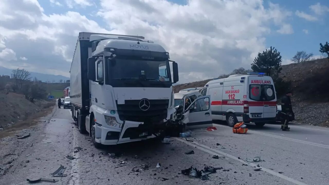 Kütahya'da trafik kazası dehşeti