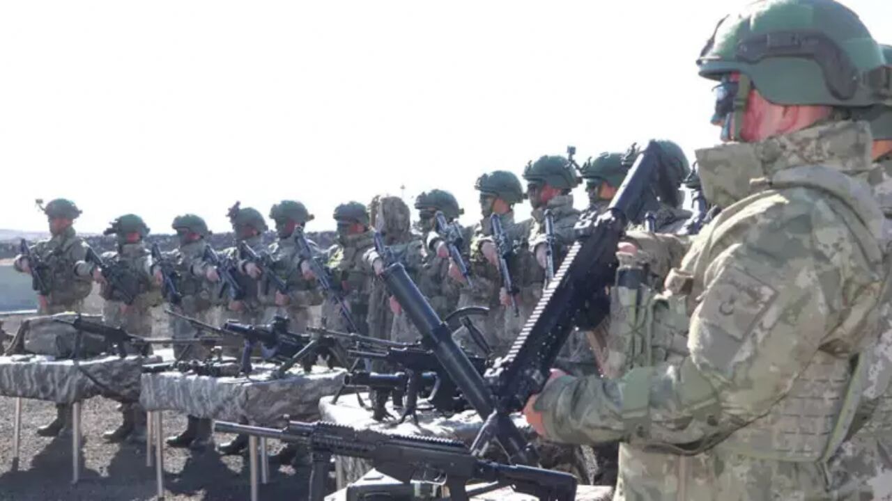 Hudut Kartalları, 7 gün 24 saat nöbet tutuyor. Kuş uçurtmuyorlar