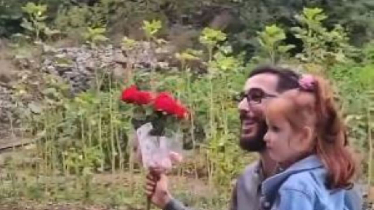 İmamdan çiçekli davet