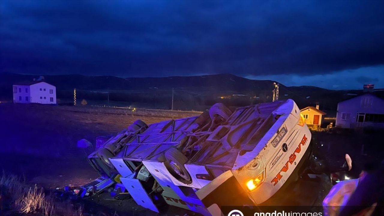 Sivas'da korkunç yolcu otobüsü kazası