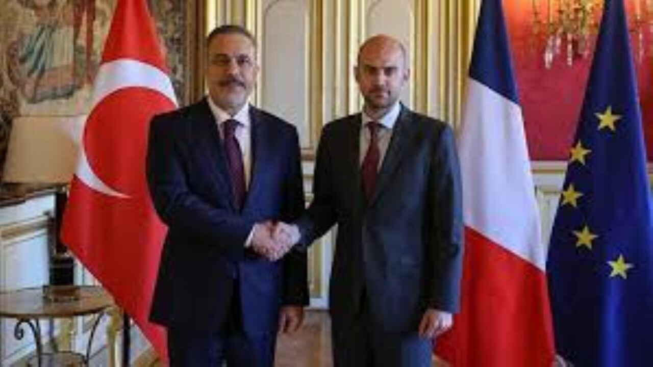 Dışişleri Bakanı Fidan, Fransa Avrupa ve Dışişleri Bakanı Barrot ile görüştü