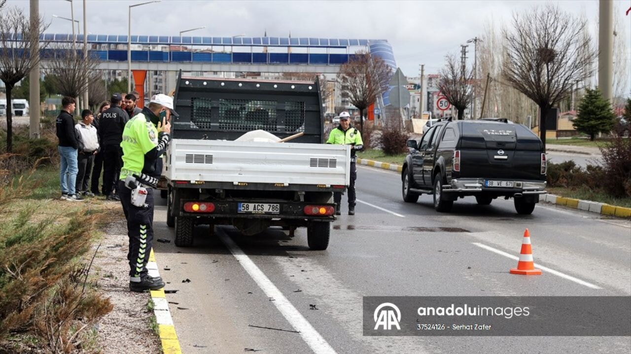 Sivas'ta kamyonet çarpmasıyla bir kadın can verdi