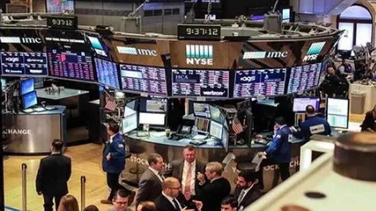 New York Borsası güne sert düşüşlerle başladı.