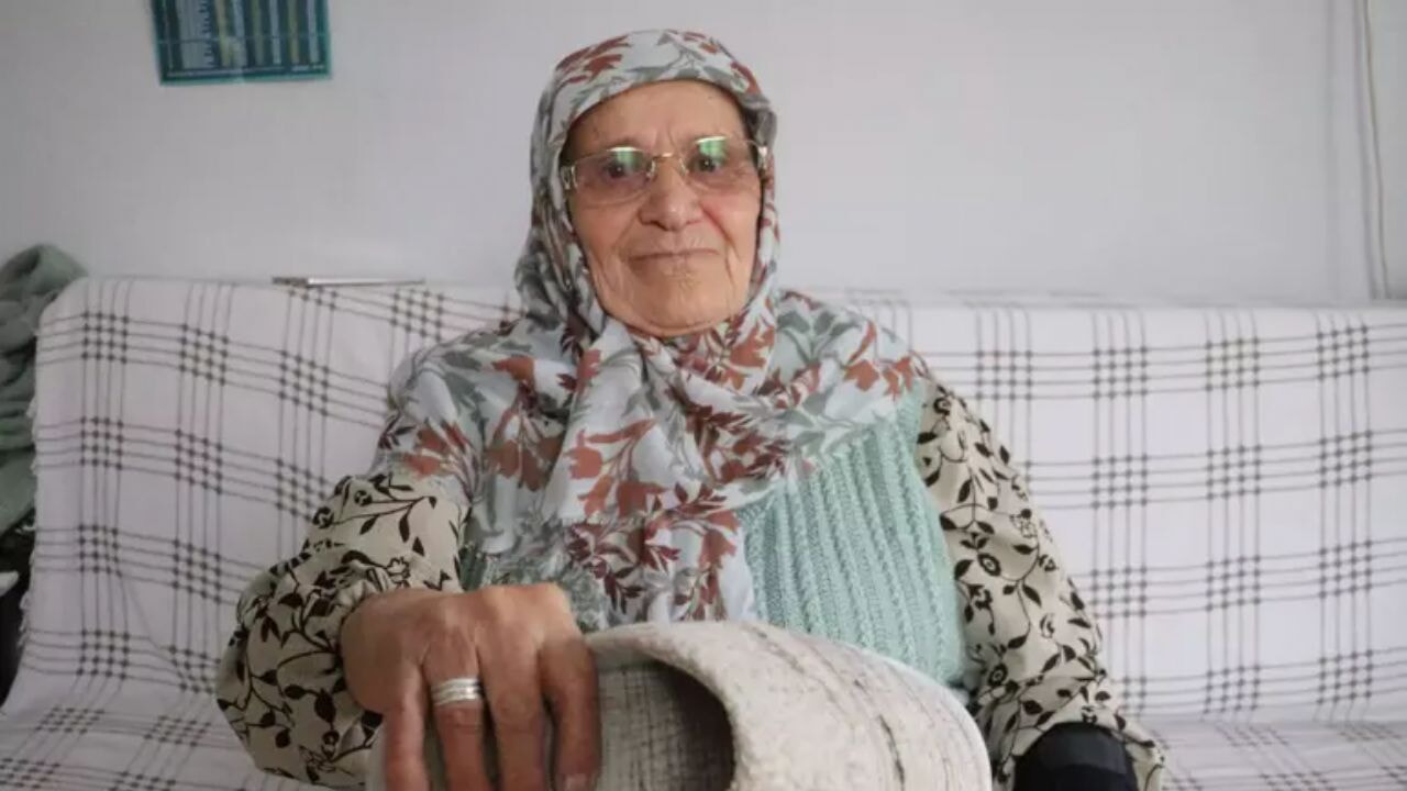 Torununa terlik fırlattı, Mahkeme silah saydı! 80 yaşındaki kadına hapis