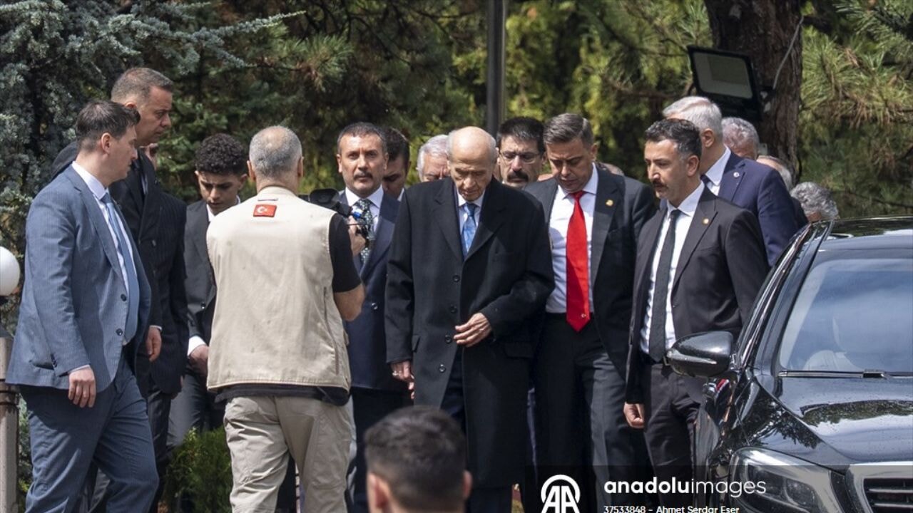 Devlet Bahçeli, Alparslan Türkeş'in kabrini ziyaret etti!