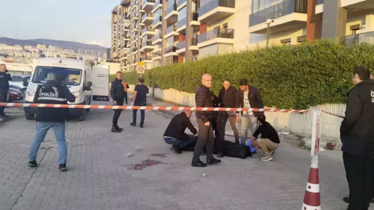 İzmir'de sokak ortasında kanlı infaz!