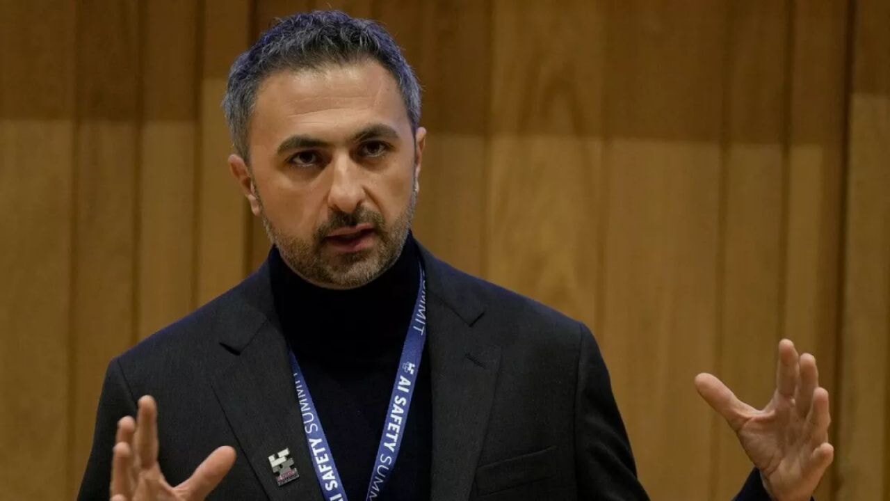 Suriyeli Microsoft CEO'suna protesto: 'Elinizde kan var!'