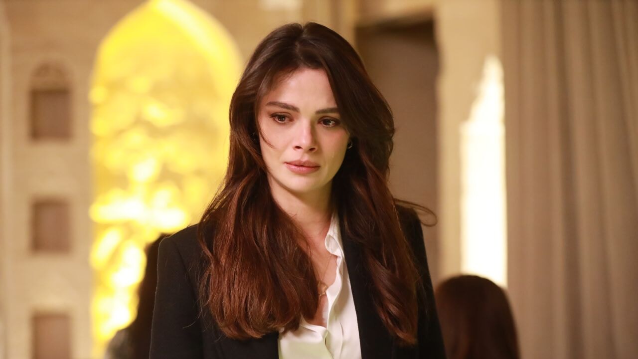 Uzak Şehir'de gözyaşları sel oluyor! Alya ve Sadakat Hanım ilk kez sarılıyor