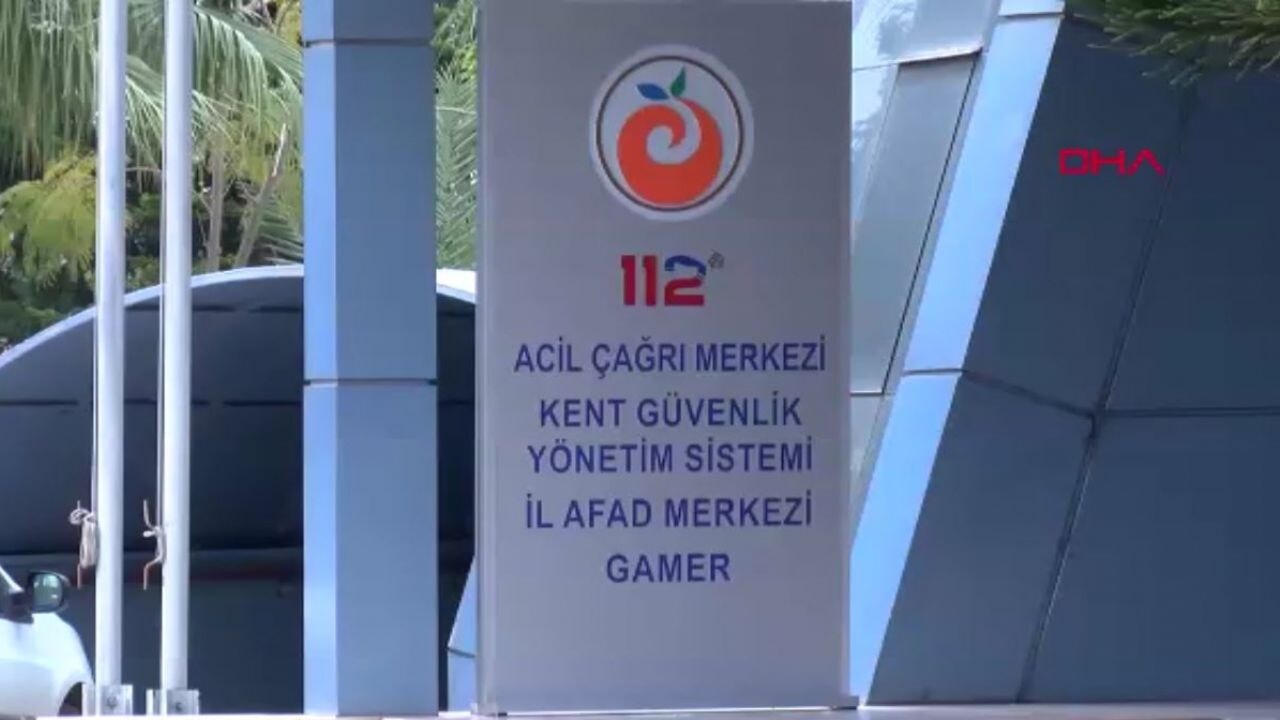 112 hattına evlenme teklifi için bile arıyorlar! 'Ayağımı vuran ayakkabı için ambulans ister misiniz?'