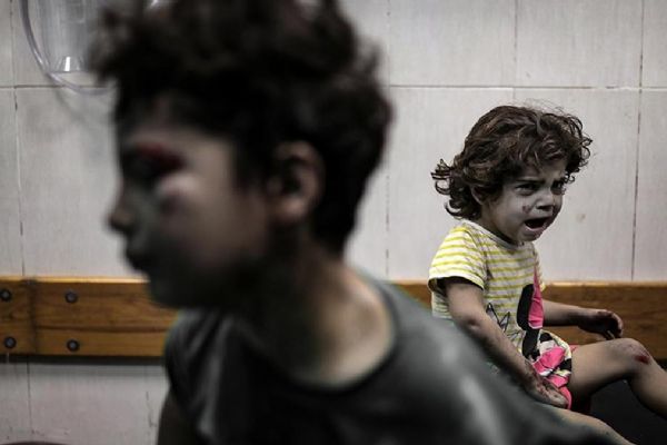 Aileler yok ediliyor: İşgalci İsrail Gazze'de 20 günde 490 çocuk katletti