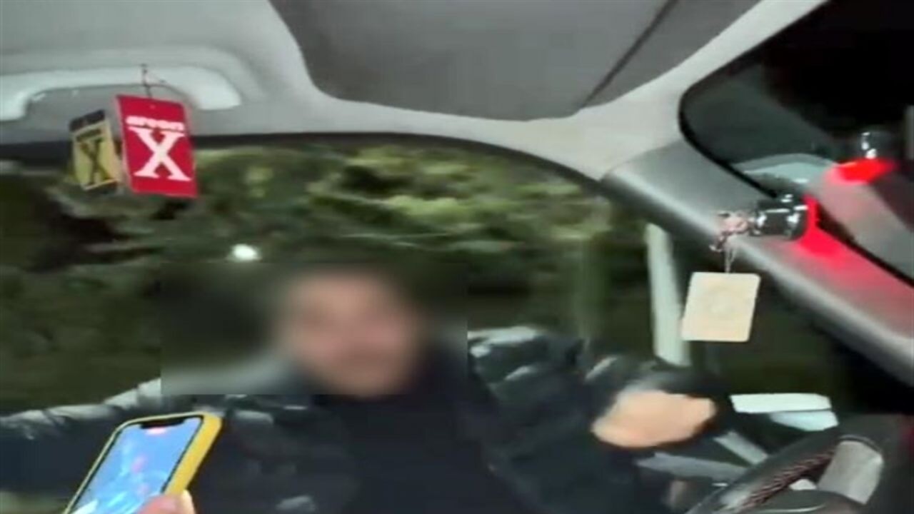 Sürücü kapıyı açıp dans ederken yola düştü