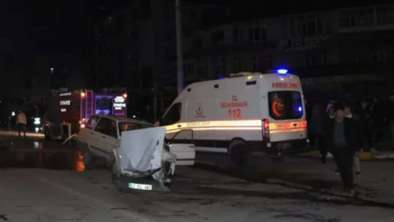 Çarşamba'da korkunç kaza! Baraj Yolu Caddesi'nde araçlar çarpıştı