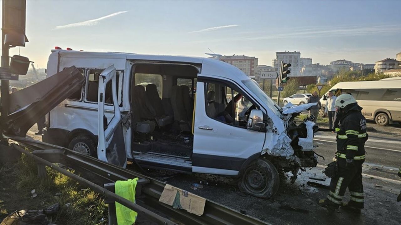 Tekirdağ'da korkunç kaza:  İşçi servisleri kafa kafaya çarpıştı